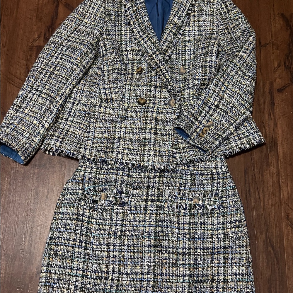 Beautiful Ann Taylor  Tweed Jacket/ Skirt combo! Be a powerhouse 💕